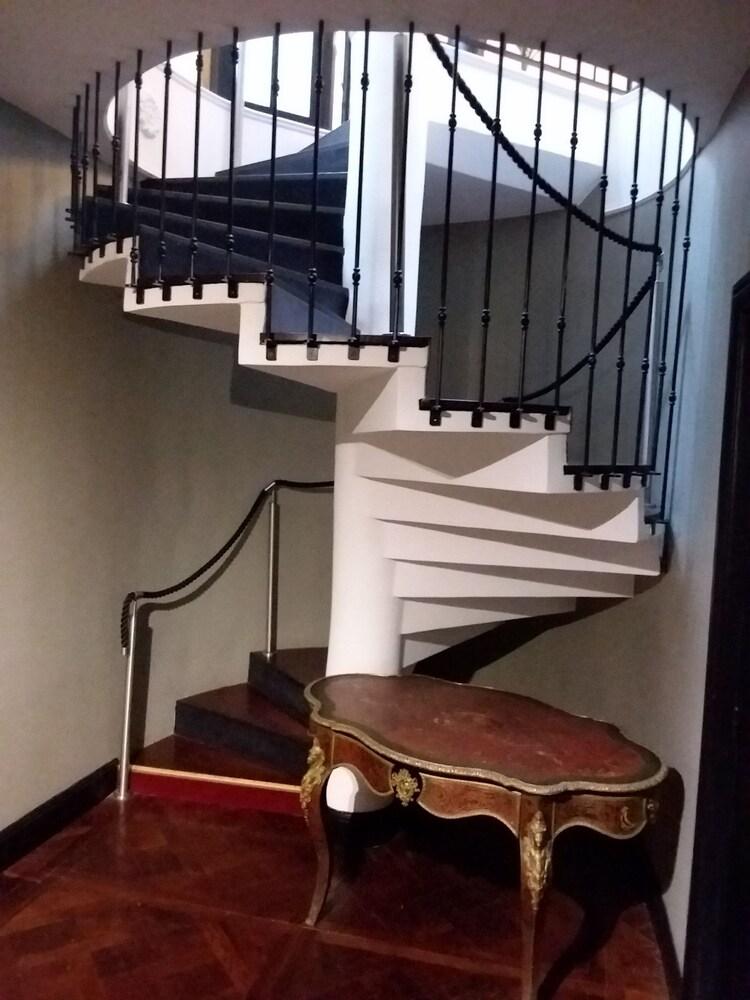 De La Treille Hotel Lila