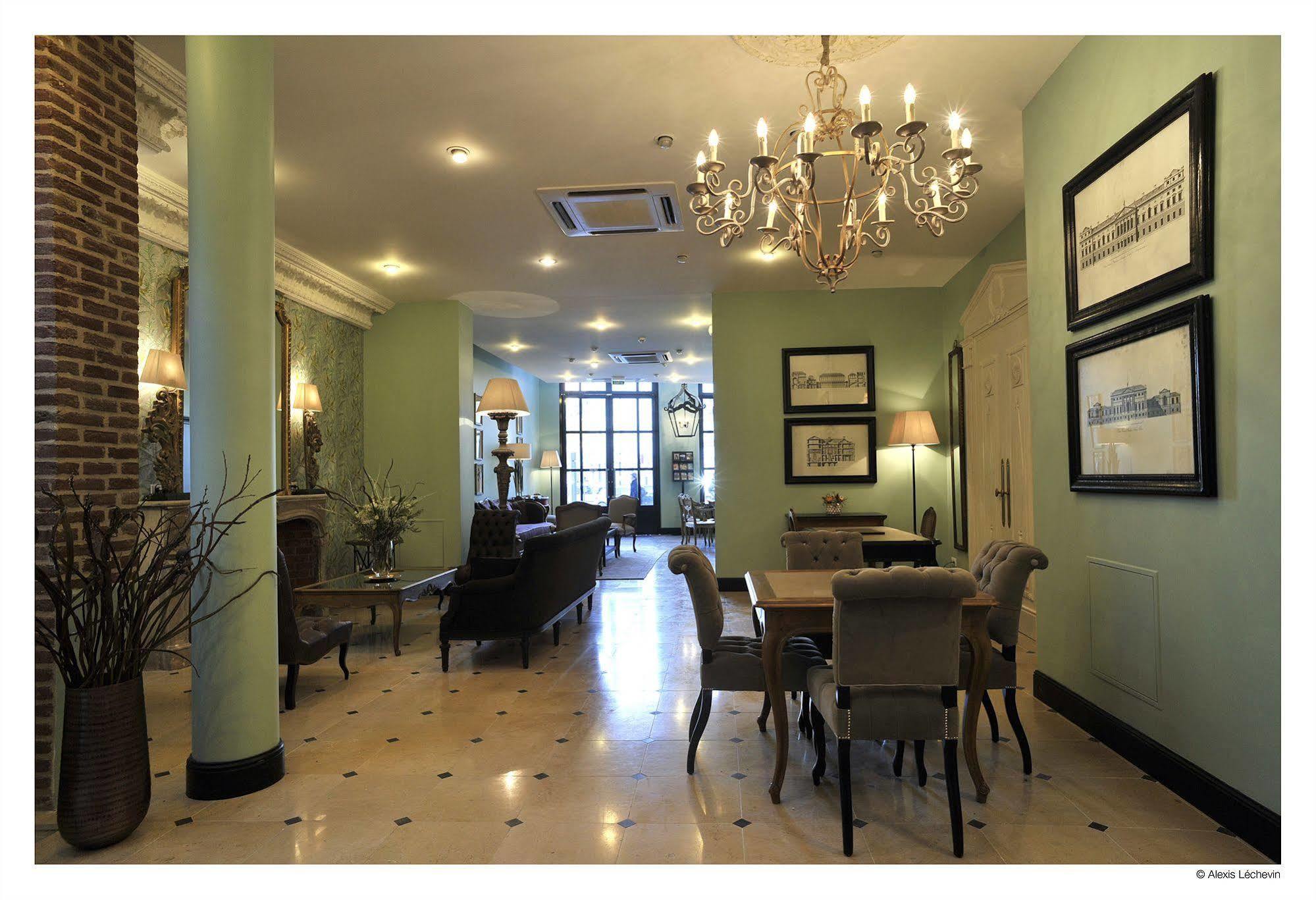 Hotel De La Treille Lila
